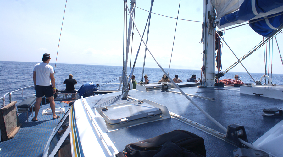 sailing cruise to lembongan